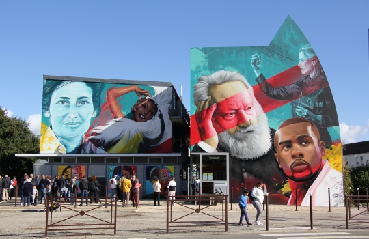 inauguration de la fresque sur les façades de la médiathèque et du foyer club