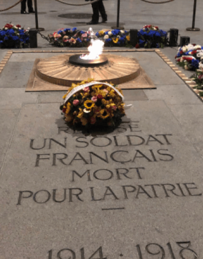 Ravivage de la Flamme sous l’Arc de Triomphe 2025
