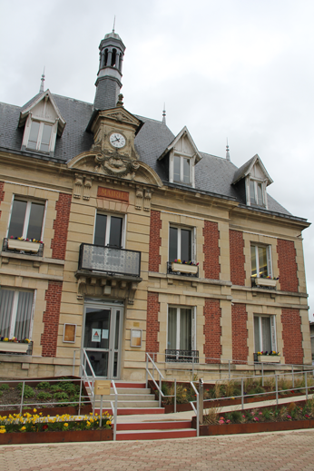 Cadre de vie - Accessibilité - rampe d'accès à la mairie (c) Chloé Lafitte