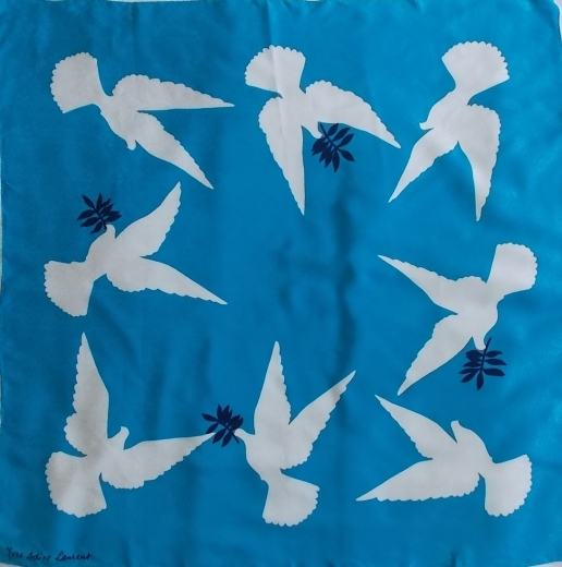 Yves Saint Laurent — Foulards aux colombes — France
