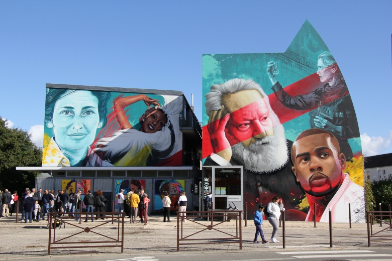 inauguration de la fresque sur les façades de la médiathèque et du foyer club