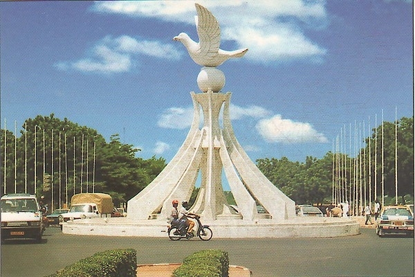 Sculpture de la Colombe de la Paix — Togo