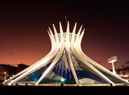 Oscar Niemeyer — Cathédrale de Brasilia — Brésil