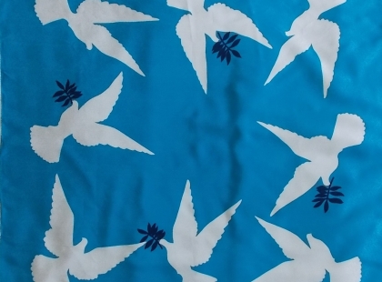 Yves Saint Laurent — Foulards aux colombes — France